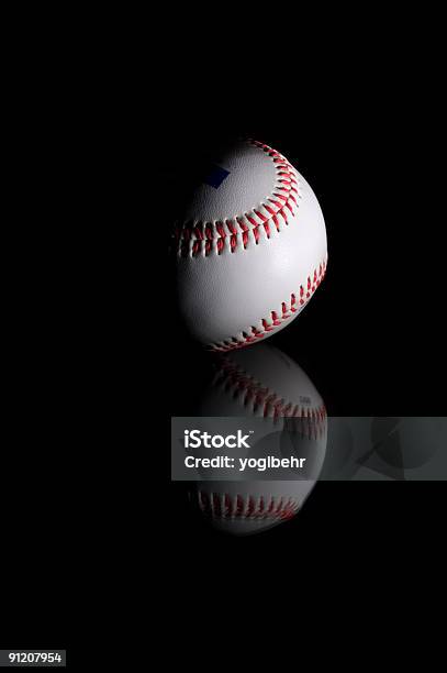 Baseball Auf Glas Stockfoto und mehr Bilder von Baseball-Spielball - Baseball-Spielball, Bildhintergrund, Farbbild