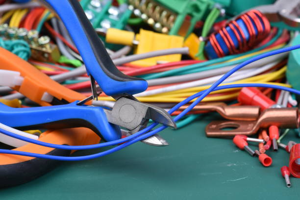 istock Set of tool used in electrical installations 912087484