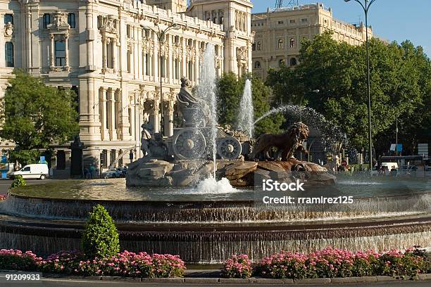 Fontana Di Cibeles - Fotografie stock e altre immagini di Acqua - Acqua, Acqua corrente, Ambientazione esterna