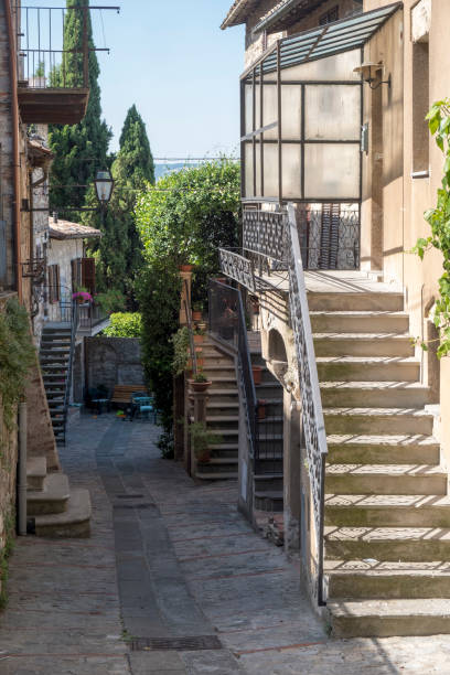 istock Todi, Umbria, historic buildings 912100234