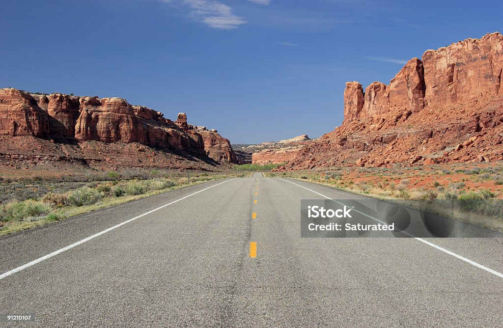 Route vide Desert Canyon - Photo de Canyon libre de droits