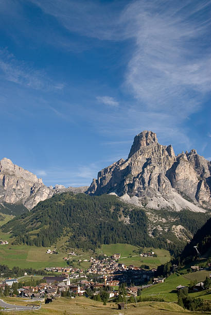 corvara - corvara fotografías e imágenes de stock