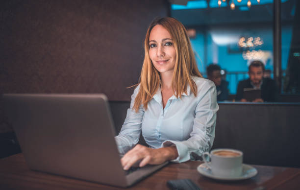 istock Businesswoman using laptop in a coffee shop 912112578