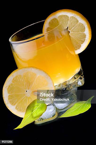 Cóctel Foto de stock y más banco de imágenes de Alimento - Alimento, Amarillo - Color, Bebida