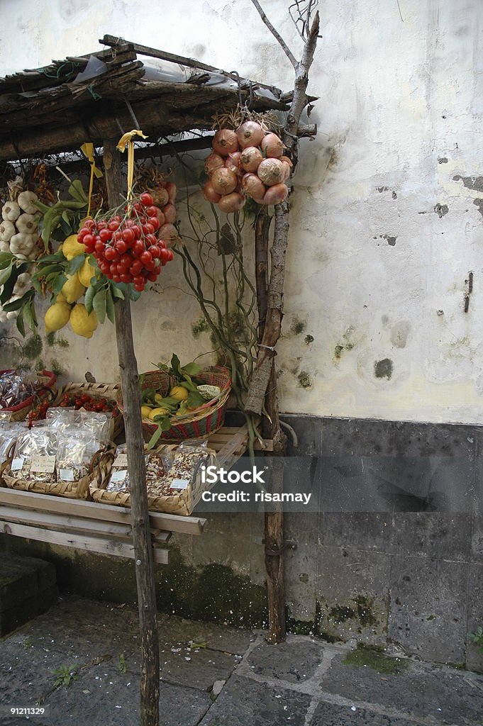 Rústico produtos de pé, de Sorrento, na Itália. - Foto de stock de Rua principal - Rua royalty-free