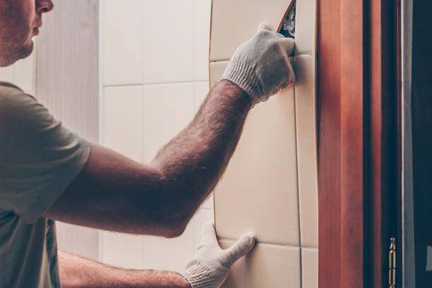 istock The worker manually dismantles the tiles 912113478