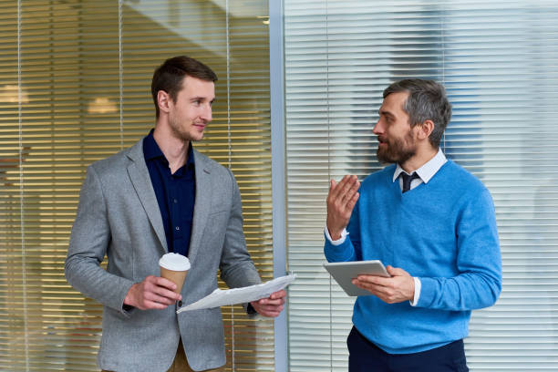 istock Business People Discussing News in Office 912116788