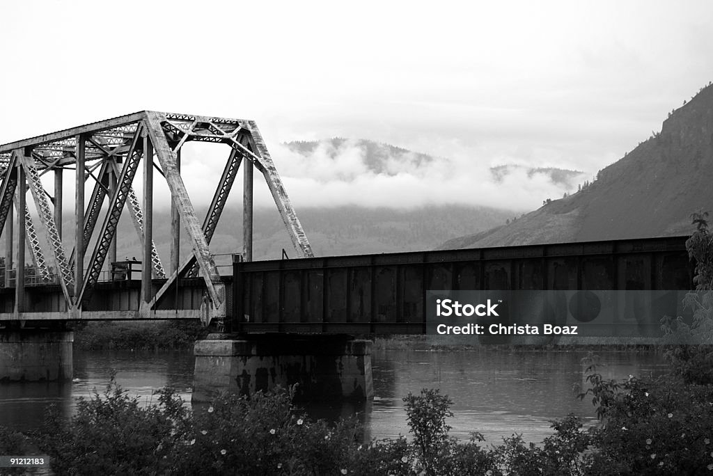 鉄道橋 - からっぽのロイヤリティフリーストックフォト
