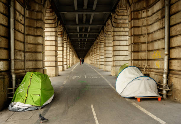 Homeless camping in Paris