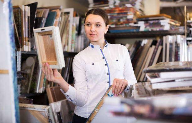 istock girl is choosing  pictures 912128954