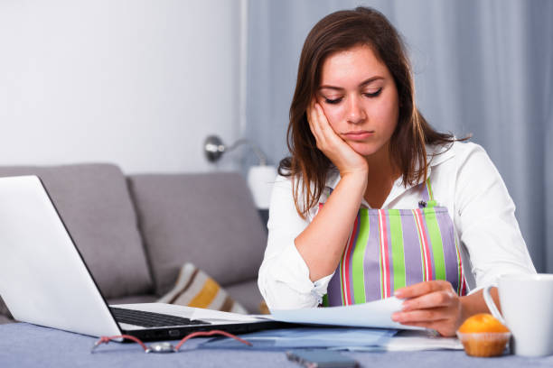 istock Housewife searching for recipes 912128958