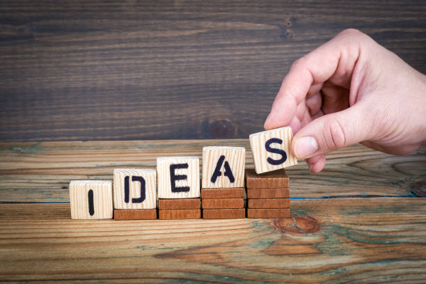 istock ideas. Wooden letters on the office desk, informative and communication background 912129694