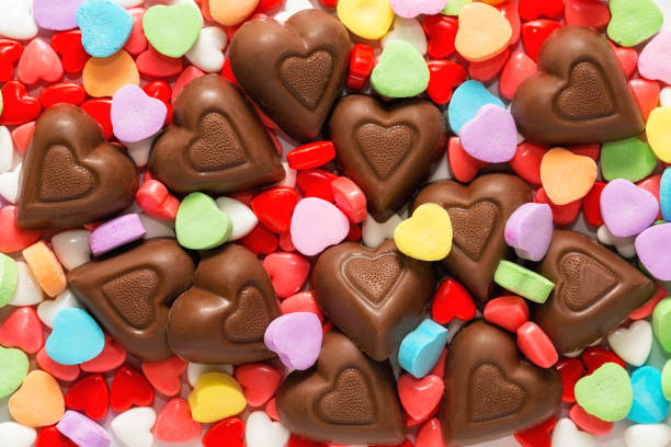 발렌타인 데이 모듬된 사탕의 더미 - valentine candy 뉴스 사진 이미지