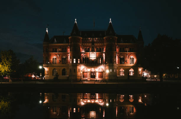 örebro stad i sverige. vacker gammal byggnad på natten, arkitektoniskt landmärke. - örebro slott bildbanksfoton och bilder