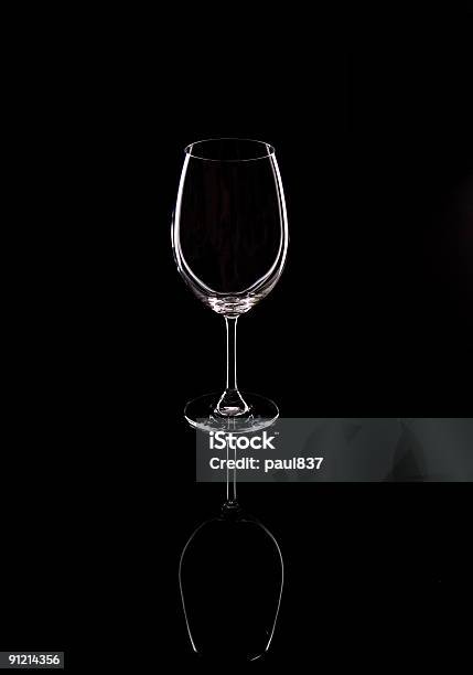 ワイングラスにブラックミラー - お祝いのストックフォトや画像を多数ご用意 - お祝い, アルコール飲料, カットアウト