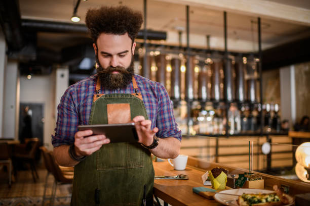 istock Waiter in coffee shop 912149556