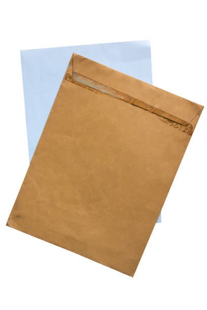 오래 된 갈색 봉투와 종이 흰색 배경에서 분리 - envelope brown yellow manila paper 뉴스 사진 이미지