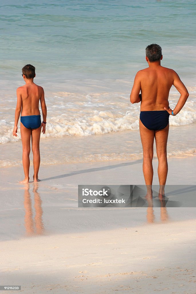 Pai e filho na praia - Foto de stock de Adulto royalty-free
