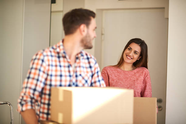 istock Couple in new apartment 912159342