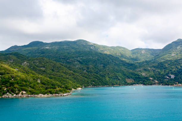 strand und tropischen resort, insel labadee, haiti. - republic of haiti stock-fotos und bilder