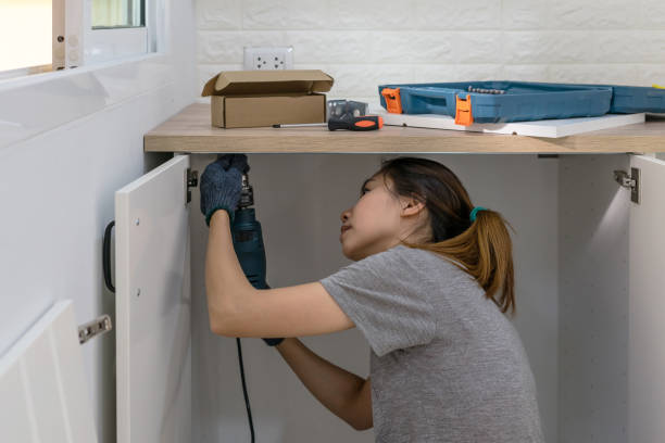 istock Young woman using electric screwdriver to installation 912170424