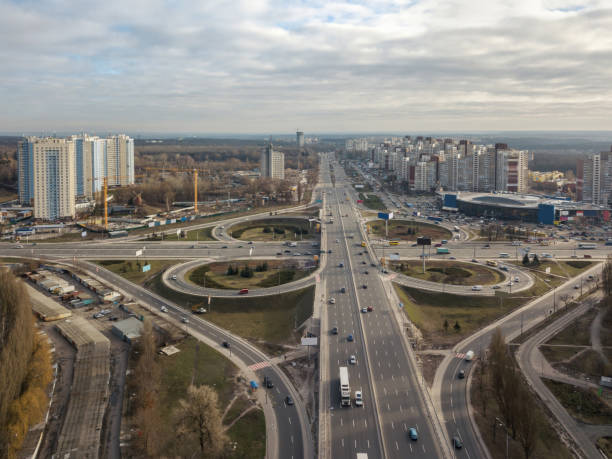 вид с воздуха на автостраду шоссе. киев, столица украины - street directory стоковые фото и изображения