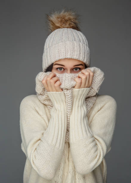istock Woman in white sweater and winter hat. 912199890