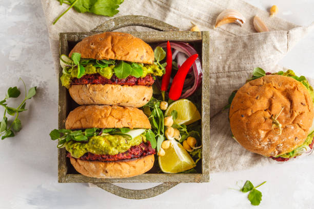 vegan beet chickpea burgers with vegetables, guacamole and rye buns in wooden box. healthy vegan food concept. top view, copy space - parsley cilantro leaf leaf vegetable imagens e fotografias de stock