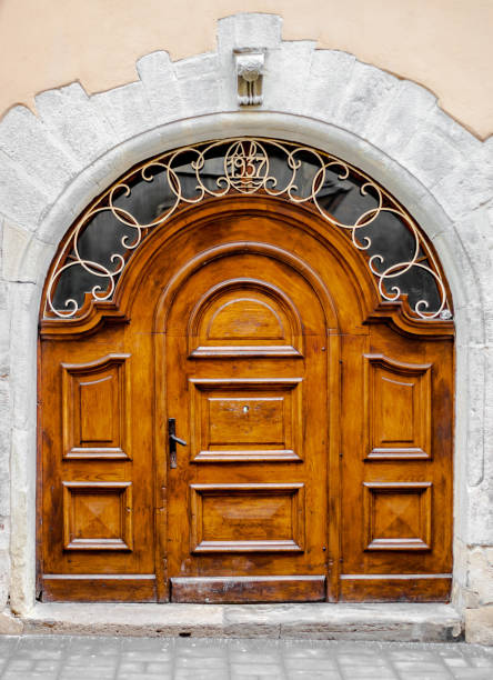 istock Ancient door in an old house. Brown color 912239912