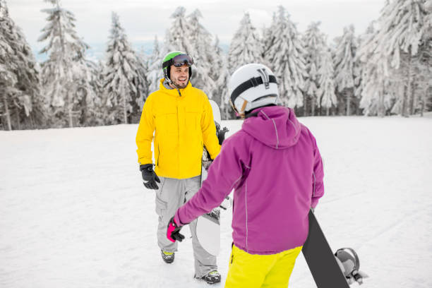 istock Couple with snowboards on the snowy mountains 912251722