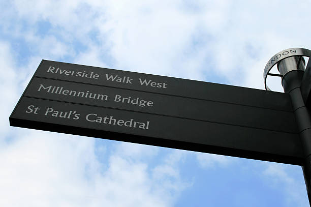 istock Directions to St Paul's Cathedral in London 91225789