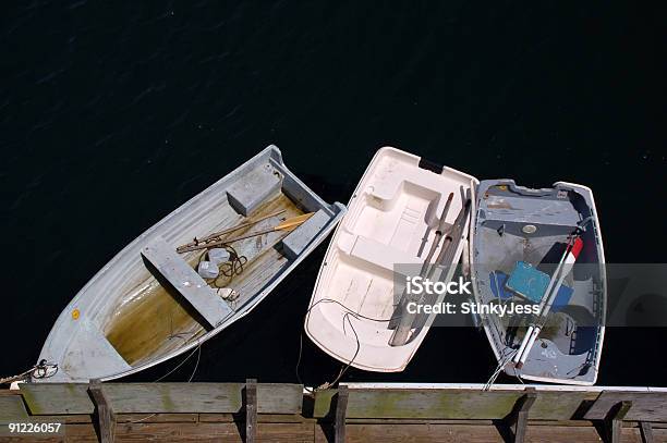 Photo libre de droit de Trois Bateaux banque d'images et plus d'images libres de droit de Activité de loisirs - Activité de loisirs, Bateau à rames, Blanc