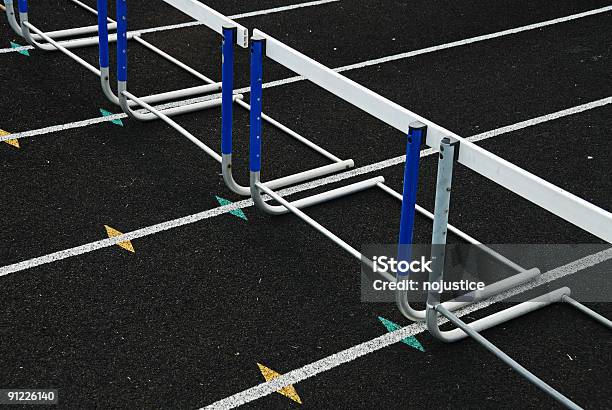 Obstáculos Foto de stock y más banco de imágenes de Aeróbic - Aeróbic, Asfalto, Atletismo