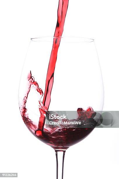 Rotwein In Leeren Glas Stockfoto und mehr Bilder von Alkoholisches Getränk - Alkoholisches Getränk, Eingießen, Eleganz