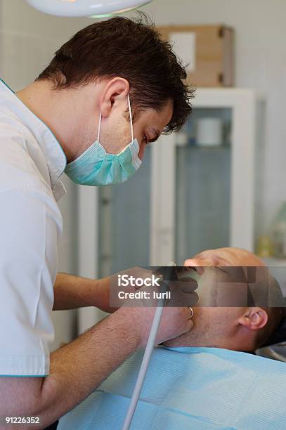 Foto de Dentista E Paciente e mais fotos de stock de Adulto - Adulto, Assistência, Clínica Médica