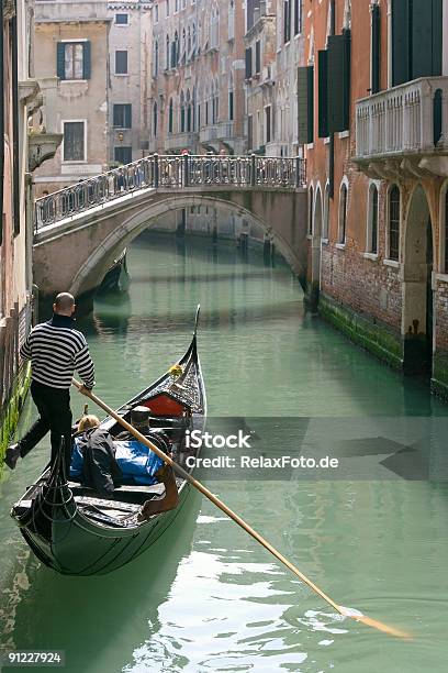 Гондола На Небольшой Канал В Венеции Xxl — стоковые фотографии и другие картинки Арочный мост - Арочный мост, Венето, Венеция - Италия