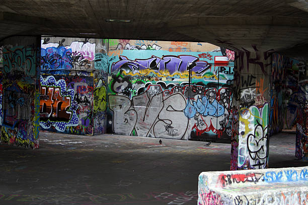 istock Grafitti in London 91228019