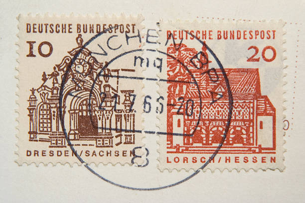 vecchio francobollo tedesco post - 20th century style foto e immagini stock