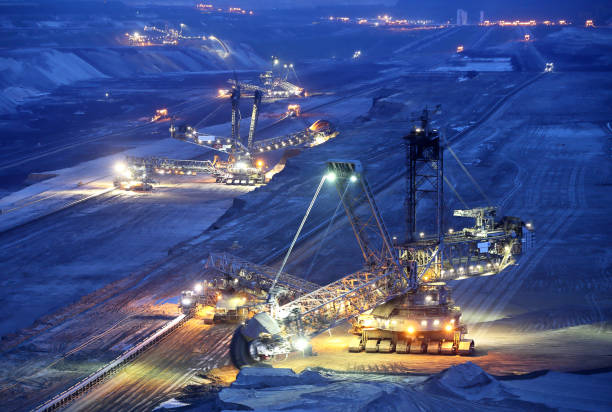 excavator in mine - lignite imagens e fotografias de stock