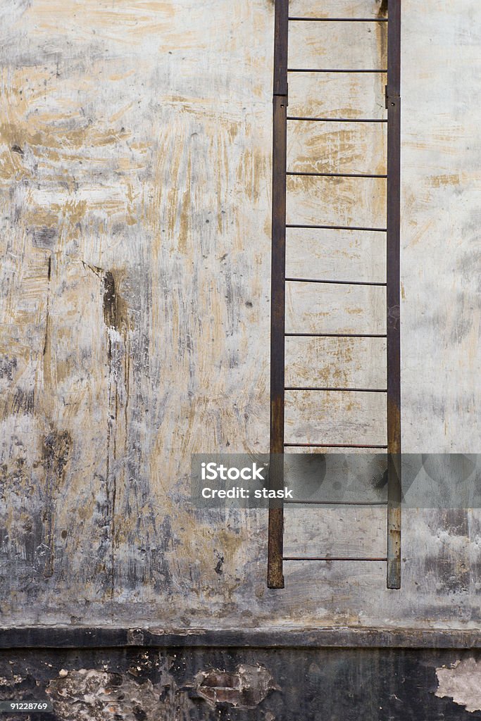 Scala & vecchio muro - Foto stock royalty-free di Ambientazione esterna