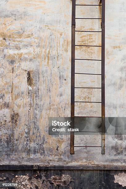 Scala Vecchio Muro - Fotografie stock e altre immagini di Ambientazione esterna - Ambientazione esterna, Astratto, Cemento