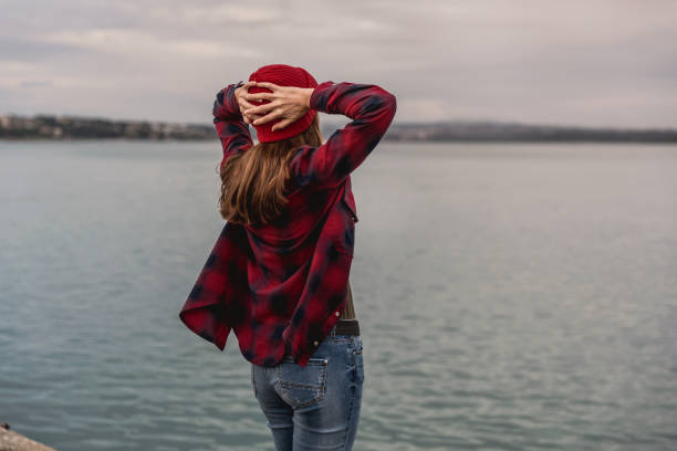 istock Girl on the lake 912290468