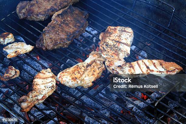Grill - zdjęcia stockowe i więcej obrazów Barbecue - Barbecue, Fotografika, Gorąco