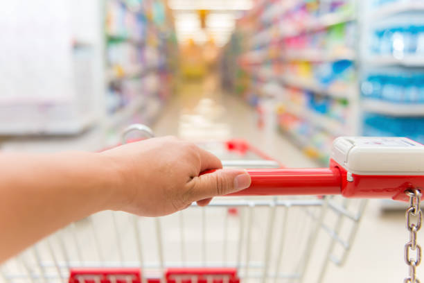 istock hand pushing a shopping cart 912307034