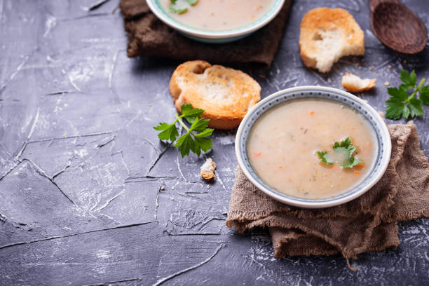 istock Healthy vegetarian peas soup on concrete background 912307290