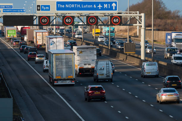 autopista británica tráfico m1 - m1 fotografías e imágenes de stock