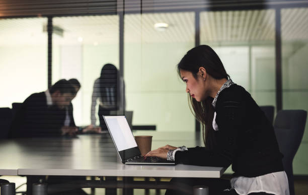 istock Business woman working at late at computer in office 912322308