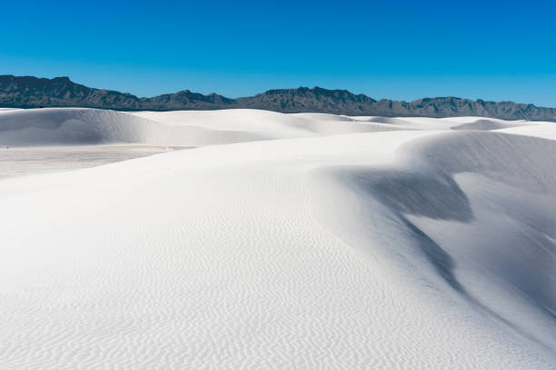 istock Rolling Dunes and Mountains in White Sands National Monument 912330374