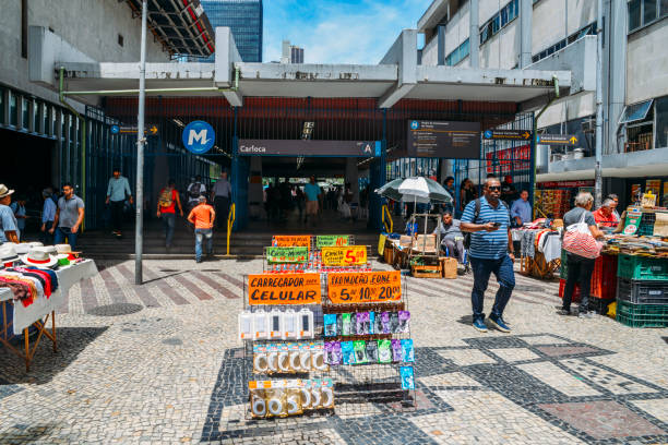 vendeurs ambulants dans centre ville rio de janeiro ventes éléments tels que - short phrase photos et images de collection