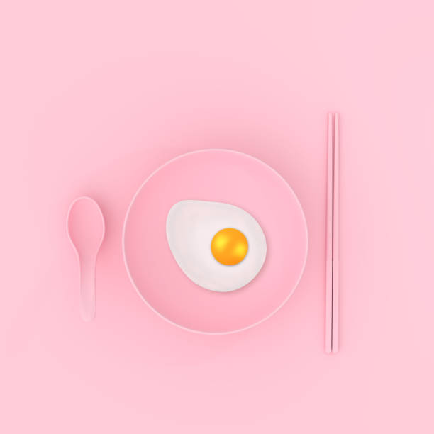spiegelei auf teller mit löffel und stäbchen rosa farbe. minimale konzept - fork plate isolated scrambled eggs stock-fotos und bilder